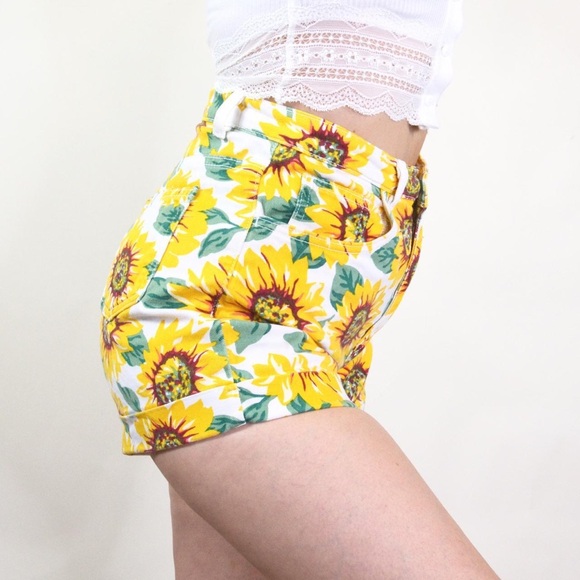 Iconic American Apparel sunflower shorts (size 24/25) - Picture 10 of 11